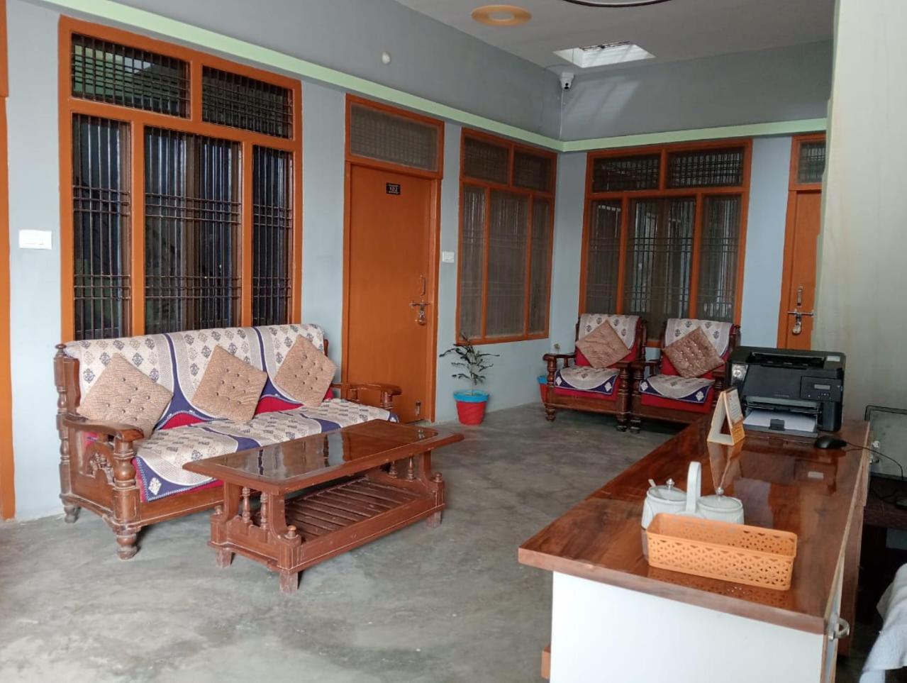 Harsh Home Stay Ayodhya Eksteriør bilde