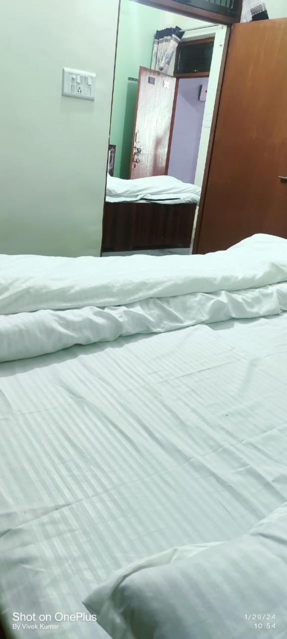 Harsh Home Stay Ayodhya Eksteriør bilde