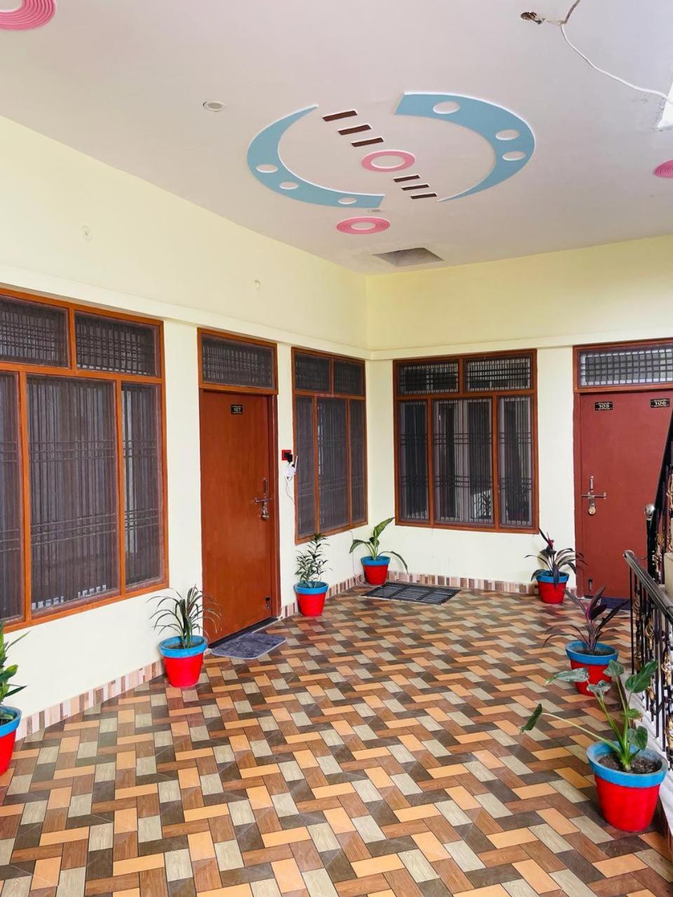 Harsh Home Stay Ayodhya Eksteriør bilde