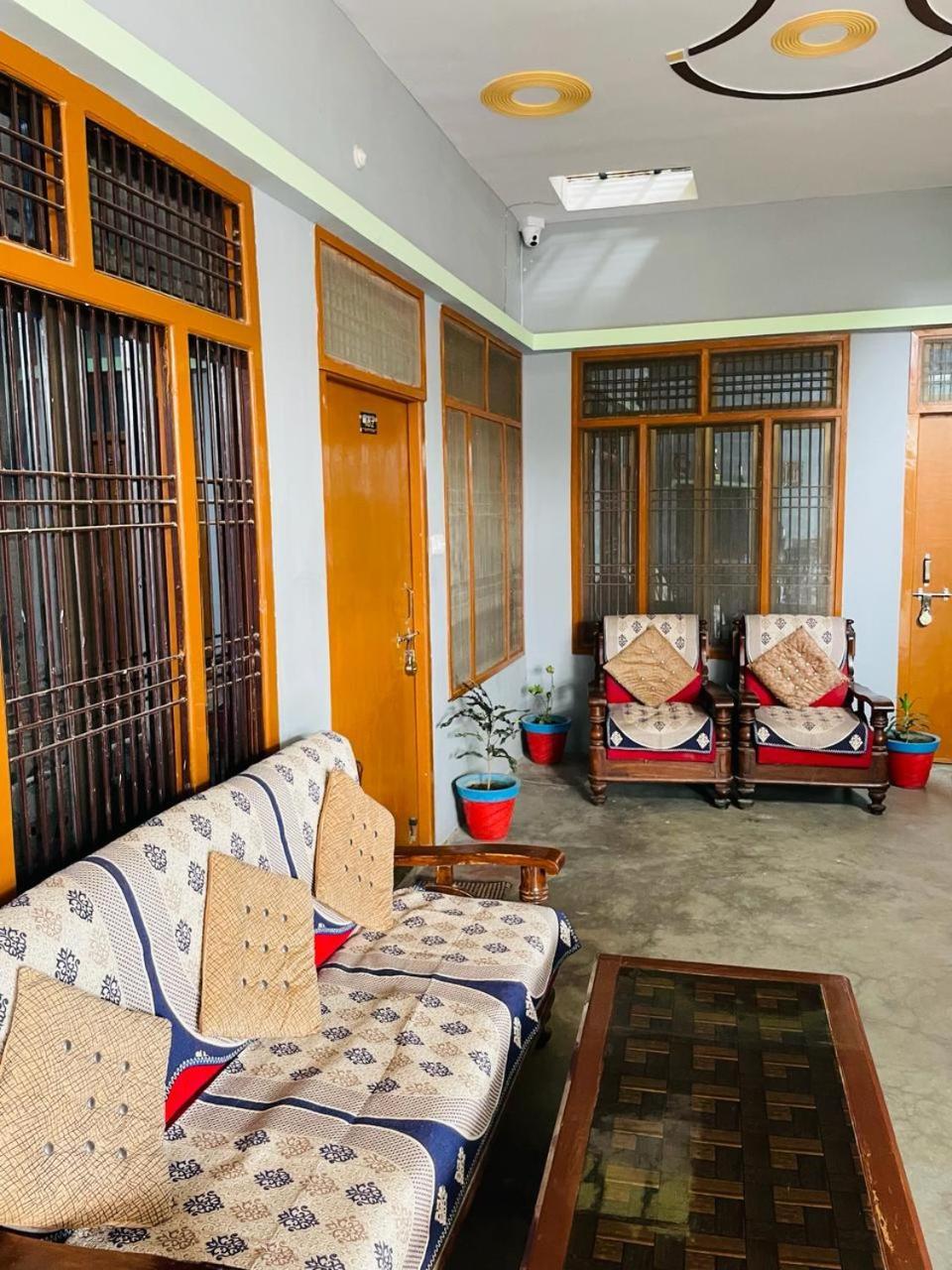 Harsh Home Stay Ayodhya Eksteriør bilde