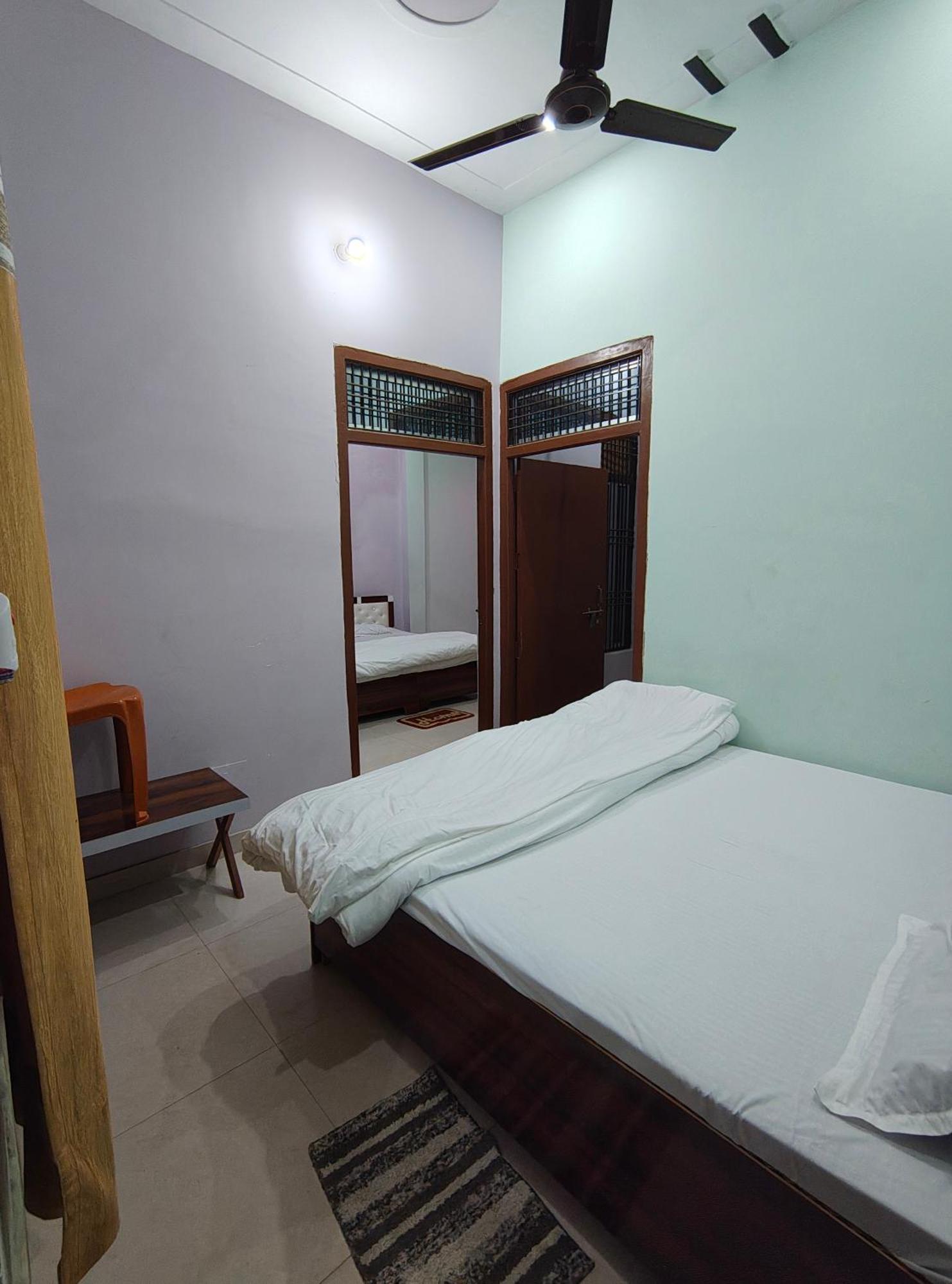 Harsh Home Stay Ayodhya Eksteriør bilde